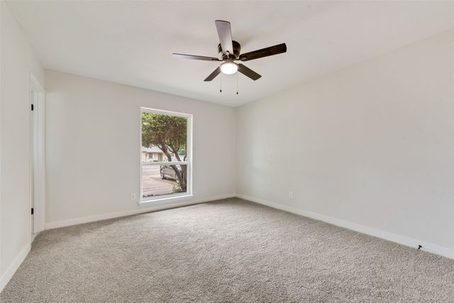1032 Pleasant Valley Lane, Arlington, TX 76015