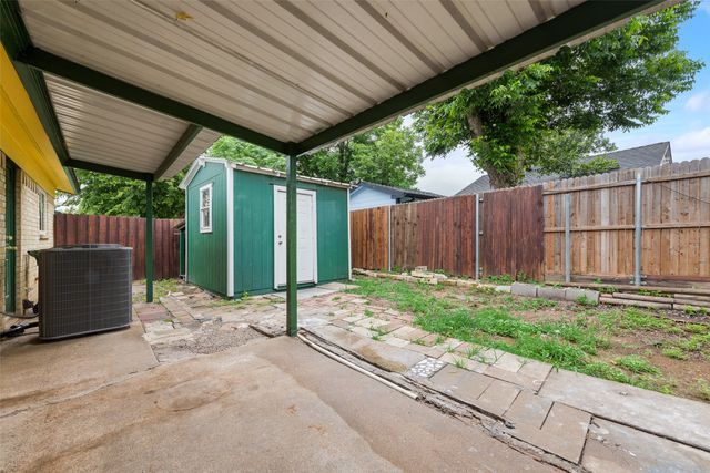 1032 Pleasant Valley Lane, Arlington, TX 76015