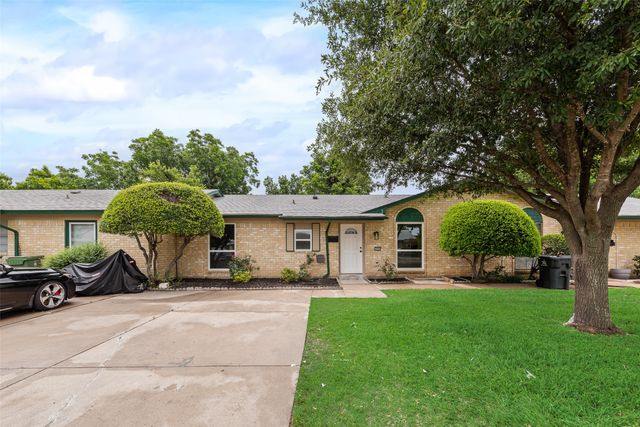 1032 Pleasant Valley Lane, Arlington, TX 76015