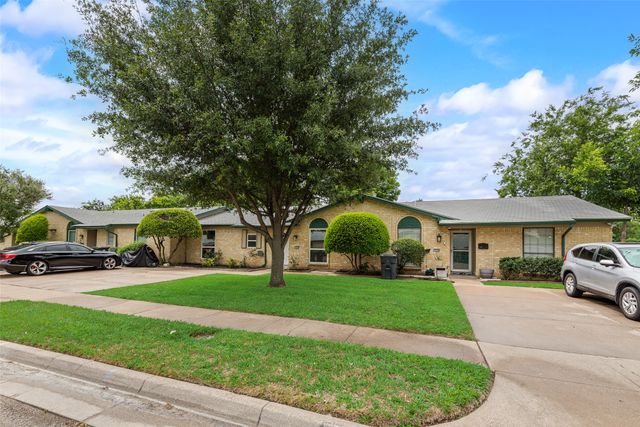 1032 Pleasant Valley Lane, Arlington, TX 76015