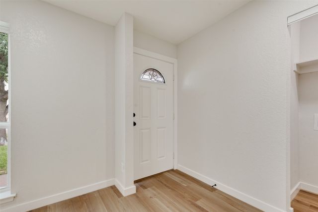 1032 Pleasant Valley Lane, Arlington, TX 76015