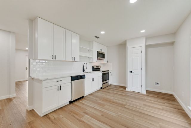1032 Pleasant Valley Lane, Arlington, TX 76015