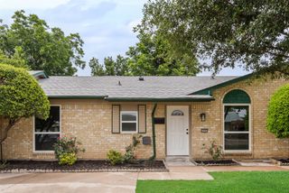 1032 Pleasant Valley Lane, Arlington, TX 76015