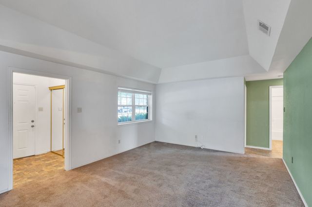 512 Bluebird Lane, Red Oak, TX 75154