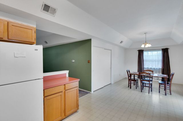 512 Bluebird Lane, Red Oak, TX 75154