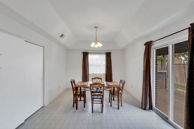 512 Bluebird Lane, Red Oak, TX 75154