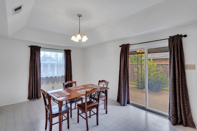 512 Bluebird Lane, Red Oak, TX 75154