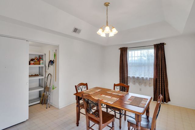 512 Bluebird Lane, Red Oak, TX 75154