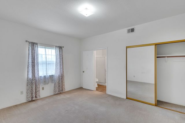 512 Bluebird Lane, Red Oak, TX 75154