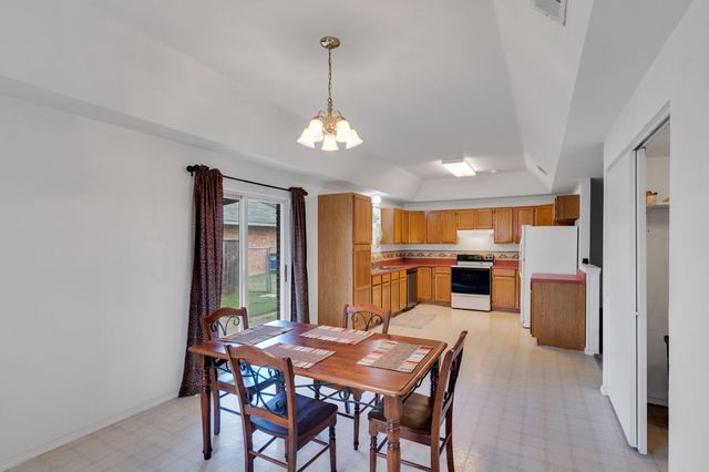 512 Bluebird Lane, Red Oak, TX 75154