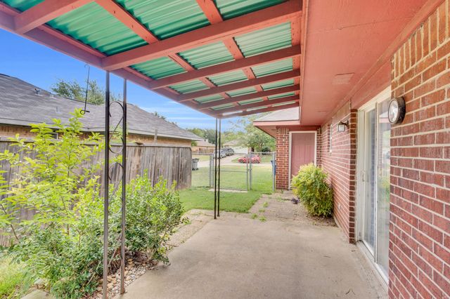 512 Bluebird Lane, Red Oak, TX 75154