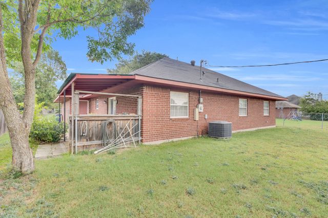 512 Bluebird Lane, Red Oak, TX 75154