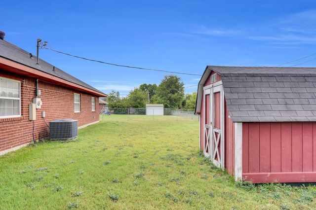 512 Bluebird Lane, Red Oak, TX 75154