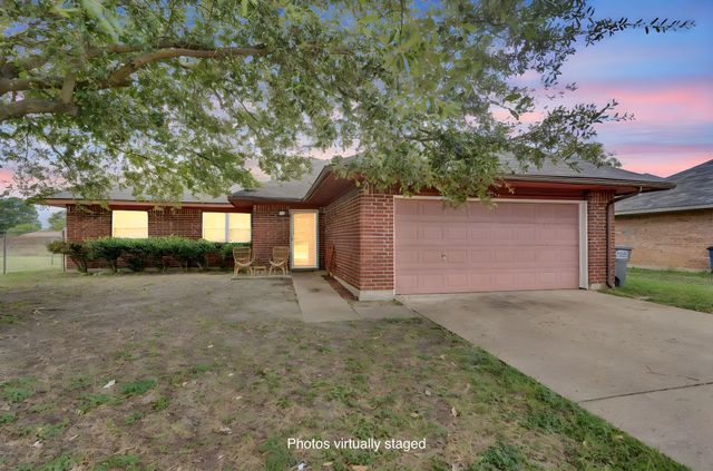 512 Bluebird Lane, Red Oak, TX 75154