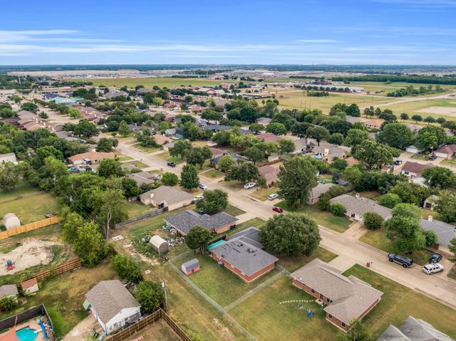 512 Bluebird Lane, Red Oak, TX 75154