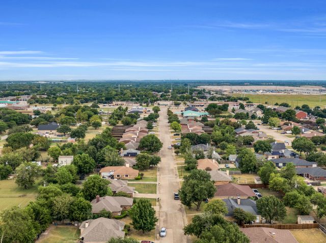 512 Bluebird Lane, Red Oak, TX 75154