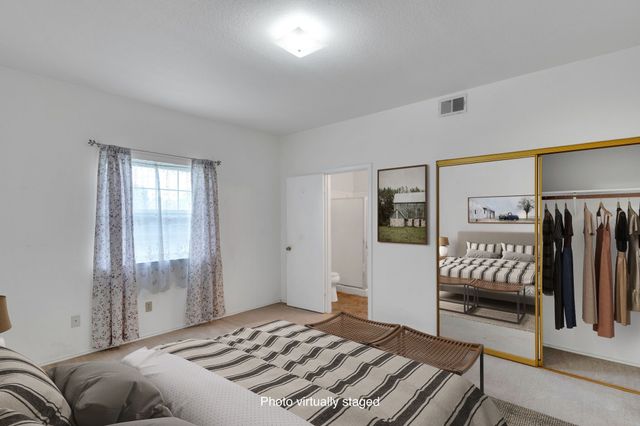 512 Bluebird Lane, Red Oak, TX 75154