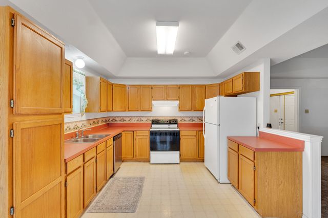 512 Bluebird Lane, Red Oak, TX 75154