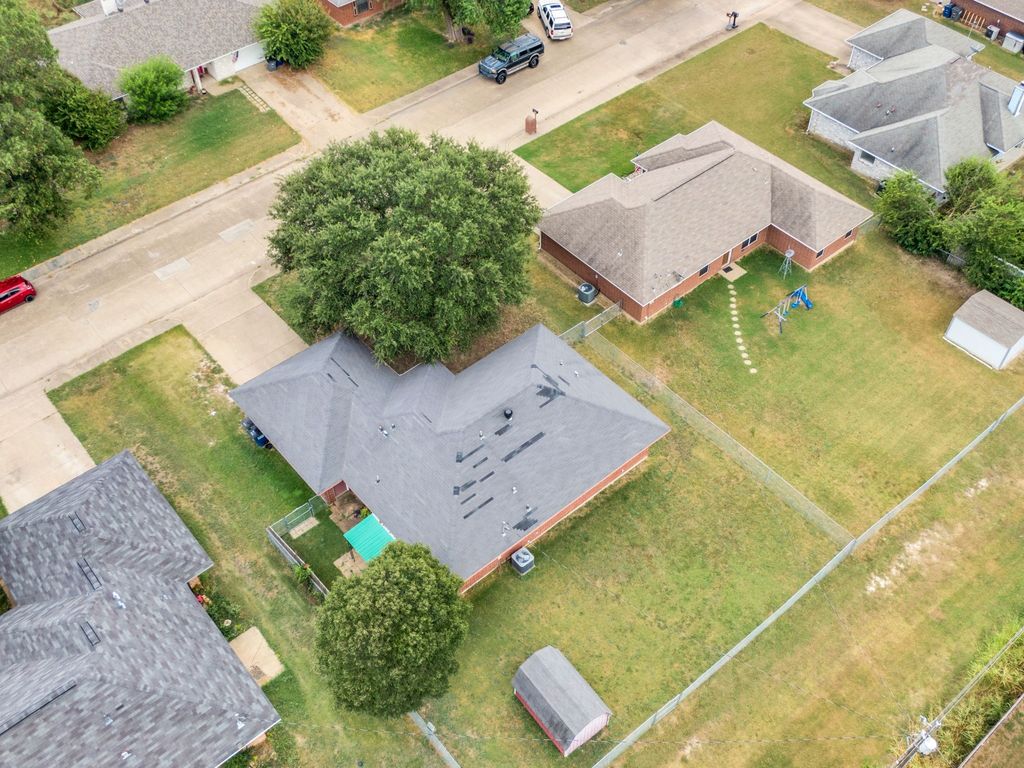 512 Bluebird Lane, Red Oak, TX 75154