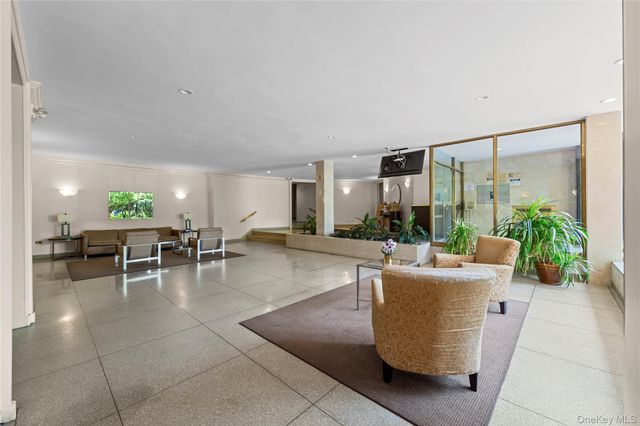 100-25 Queens Boulevard 4JJ, Forest Hills, NY 11375