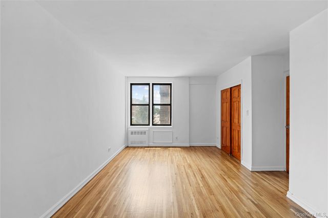 100-25 Queens Boulevard 4JJ, Forest Hills, NY 11375