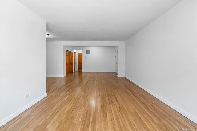 100-25 Queens Boulevard 4JJ, Forest Hills, NY 11375