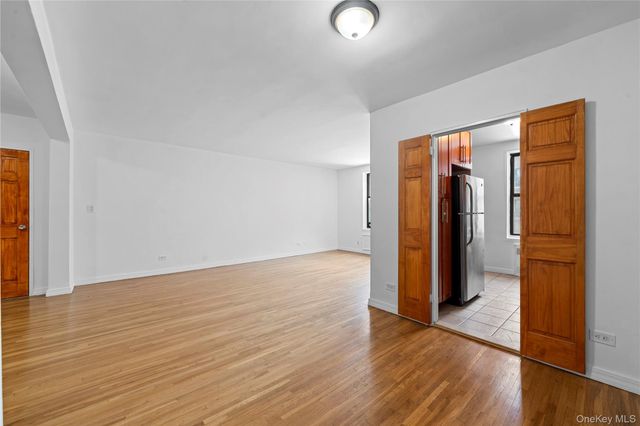 100-25 Queens Boulevard 4JJ, Forest Hills, NY 11375