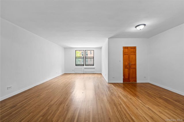 100-25 Queens Boulevard 4JJ, Forest Hills, NY 11375