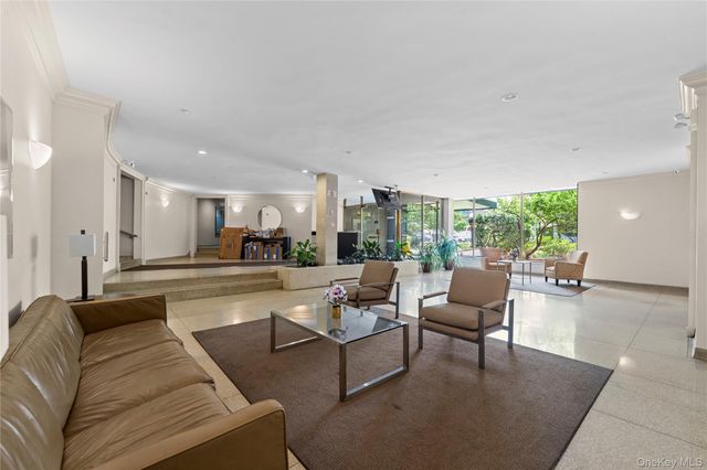100-25 Queens Boulevard 4JJ, Forest Hills, NY 11375