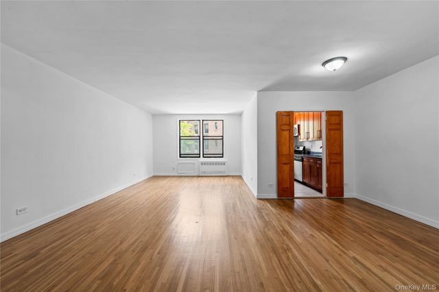 100-25 Queens Boulevard 4JJ, Forest Hills, NY 11375