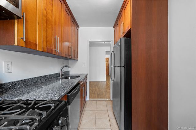 100-25 Queens Boulevard 4JJ, Forest Hills, NY 11375