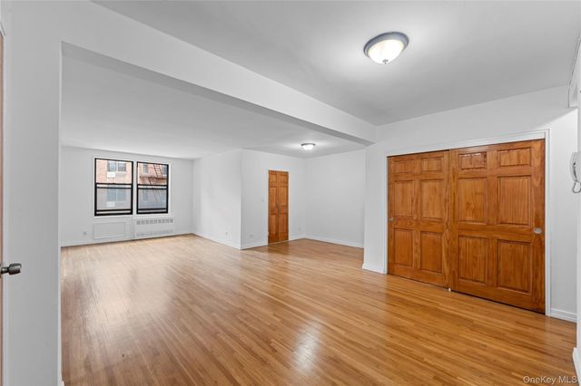 100-25 Queens Boulevard 4JJ, Forest Hills, NY 11375