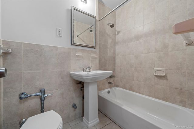 100-25 Queens Boulevard 4JJ, Forest Hills, NY 11375