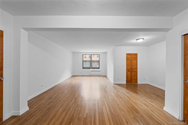 100-25 Queens Boulevard 4JJ, Forest Hills, NY 11375