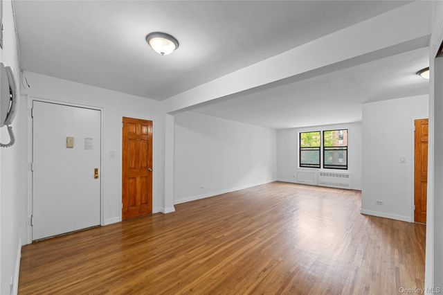 100-25 Queens Boulevard 4JJ, Forest Hills, NY 11375