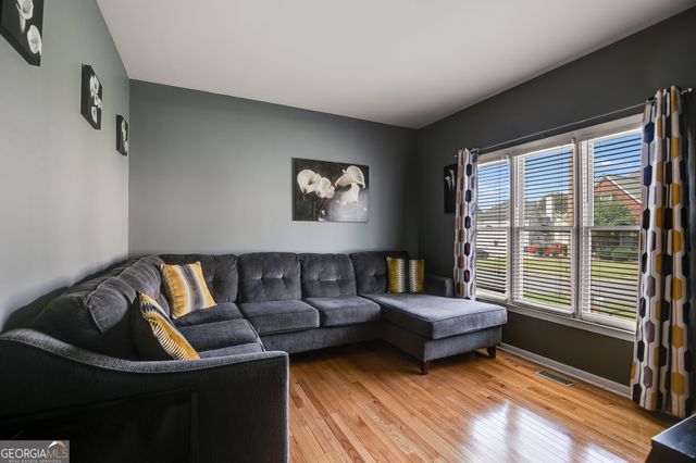 4321 Clairesbrook Lane, Acworth, GA 30101