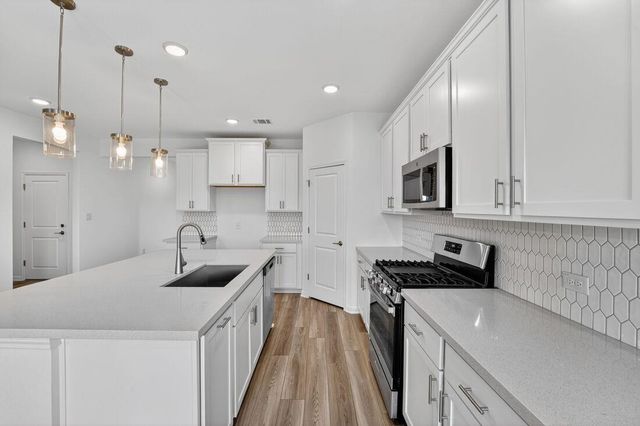 95 Flowers Ave, Hutto, TX 78634