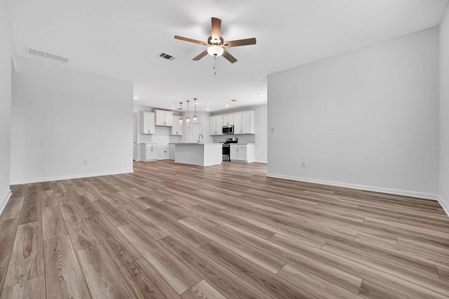 95 Flowers Ave, Hutto, TX 78634