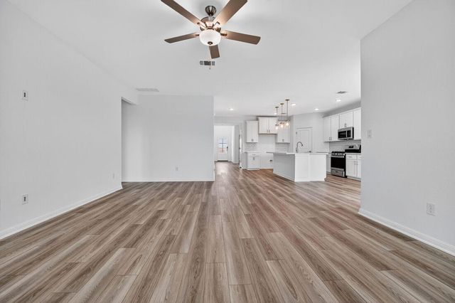 95 Flowers Ave, Hutto, TX 78634