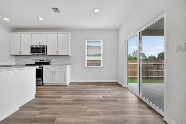 95 Flowers Ave, Hutto, TX 78634