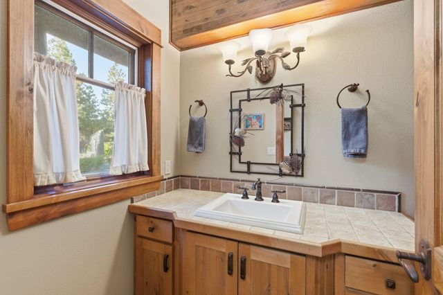 23810 E Broken Lance Ln, Liberty Lake, WA 99019