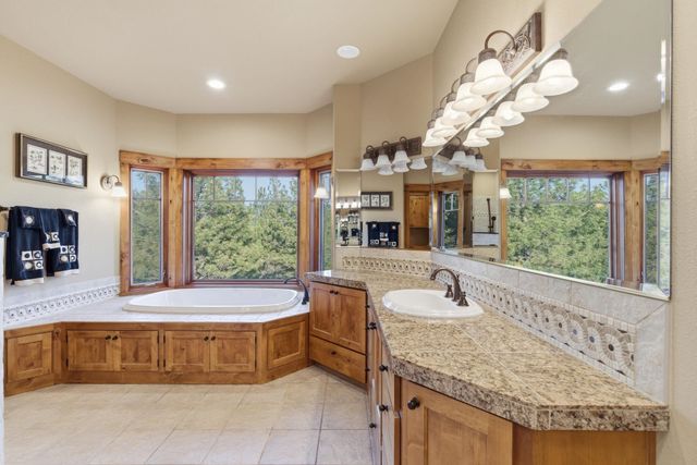 23810 E Broken Lance Ln, Liberty Lake, WA 99019