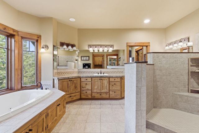 23810 E Broken Lance Ln, Liberty Lake, WA 99019