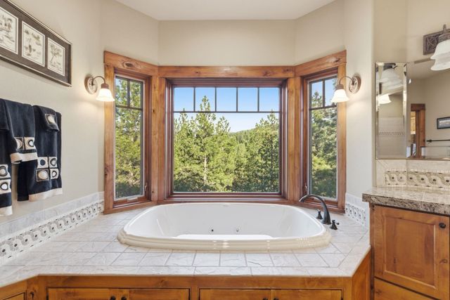 23810 E Broken Lance Ln, Liberty Lake, WA 99019