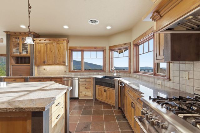 23810 E Broken Lance Ln, Liberty Lake, WA 99019