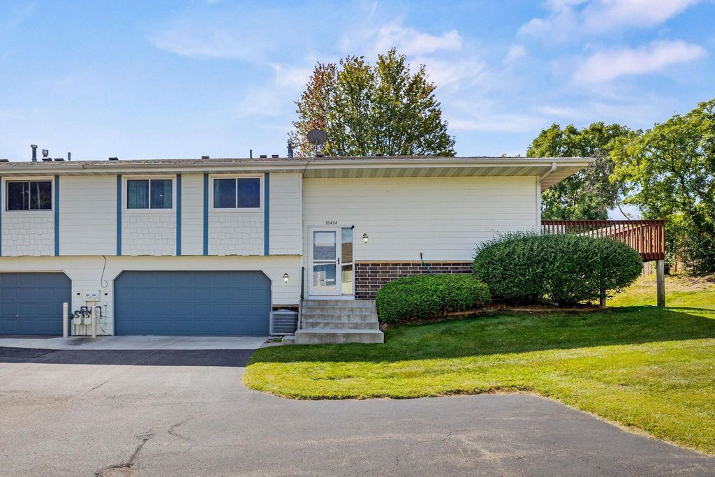 10434 S Decatur Avenue S, Bloomington, MN 55438
