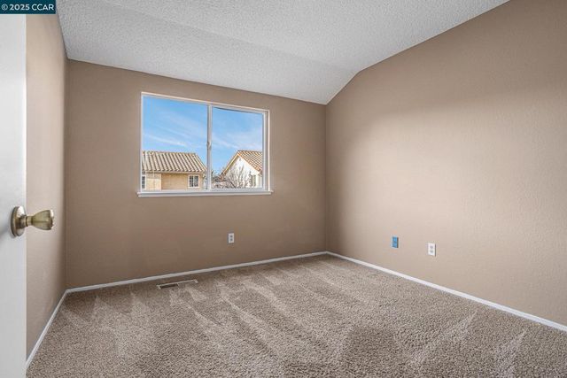 2921 19Th St, San Pablo, CA 94806