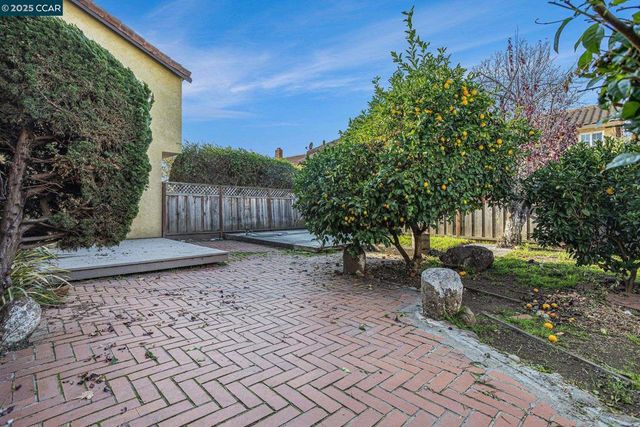 2921 19Th St, San Pablo, CA 94806