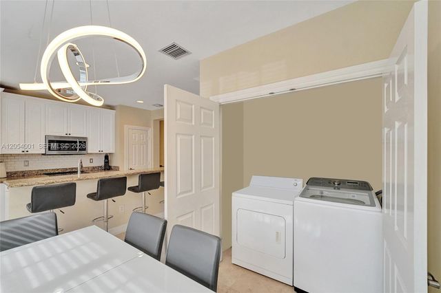 2726 Old Florida Trail, Wilton Manors, FL 33334