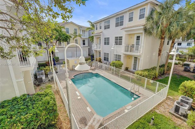 2726 Old Florida Trail, Wilton Manors, FL 33334